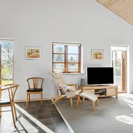 3 Bedroom Stunning In Ejstrupholm