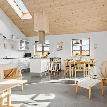 3 Bedroom Stunning In Ejstrupholm