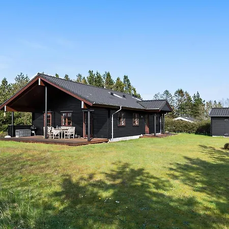 3 Bedroom Stunning In Ejstrupholm Casa de Férias