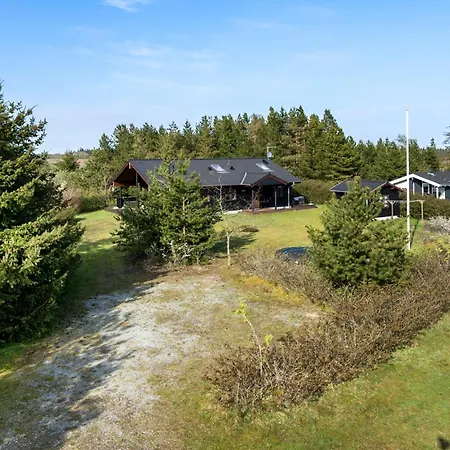 3 Bedroom Stunning In Ejstrupholm Casa de Férias